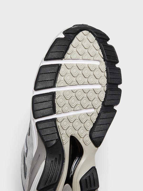 Stoy 990V4 Sneakers In Grey