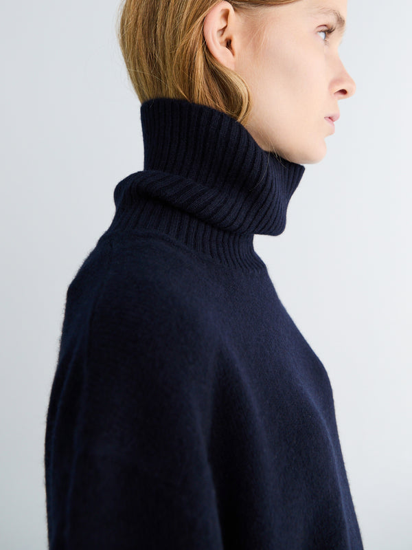 Stoy Cashmere Turtleneck In Navy