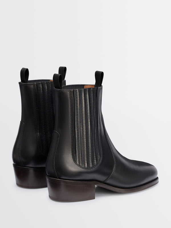 Stoy Chelsea Boots In Black