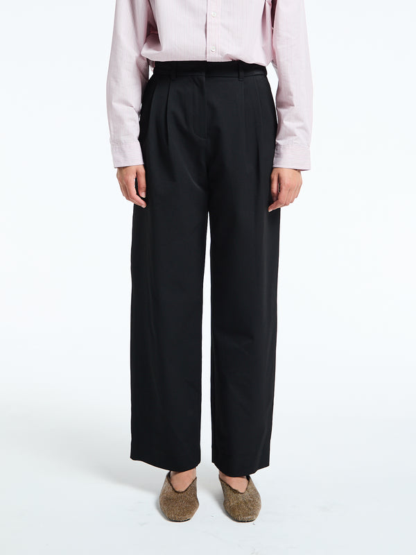 Stoy Double Pleated Wide Slacks In Black