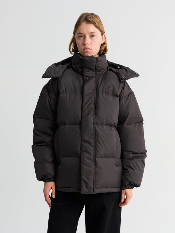 Stoy Dyngja Down Jacket In Licorice