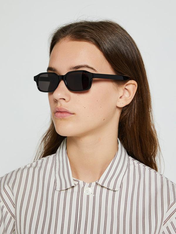 Stoy Hanky Sunglasses In Black