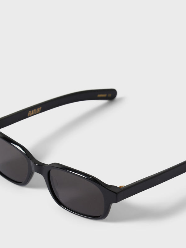 Stoy Hanky Sunglasses In Black