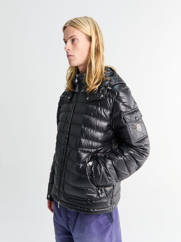 Stoy Lauros Hooded Short Down Jacket In Black