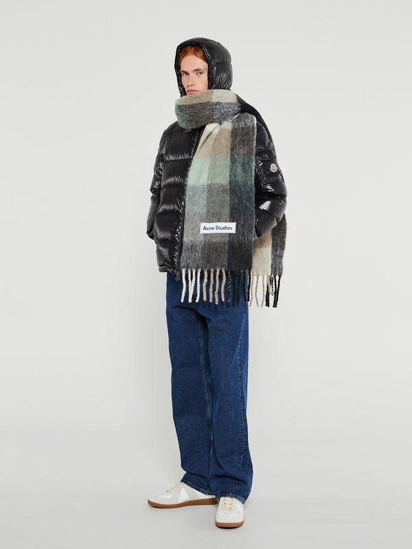 Stoy Moncler Maya Short Down Jacket In Black