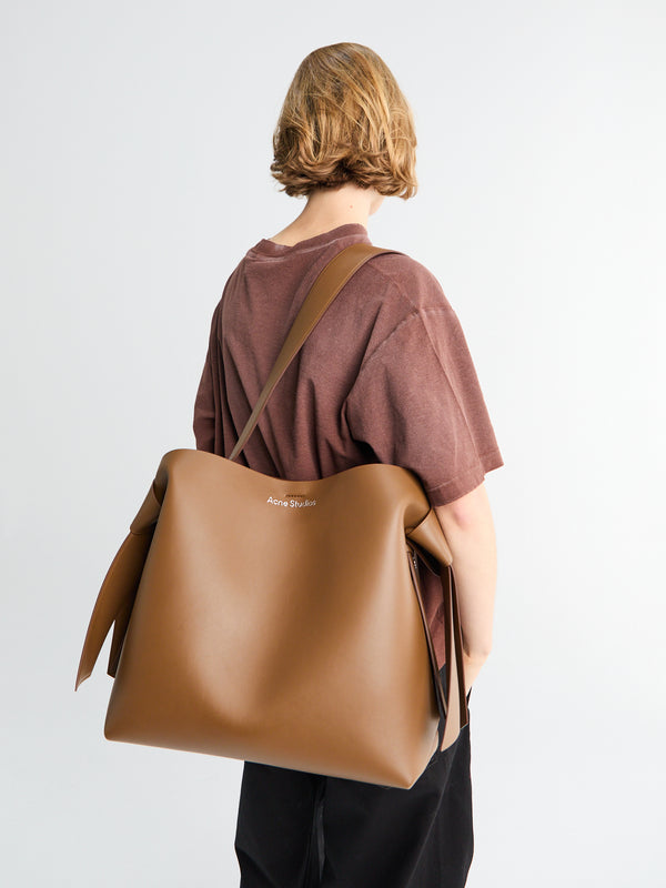 Stoy Musubi Midi Shoulder Bag In Camel Brown