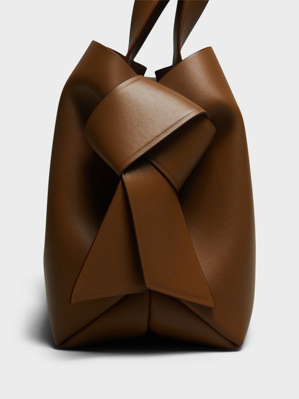 Stoy Musubi Midi Tote Bag In Camel Brown