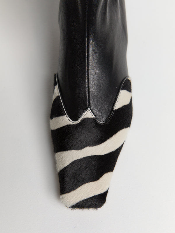 Stoy Nevada Ankle Stretch Boot In Black And White