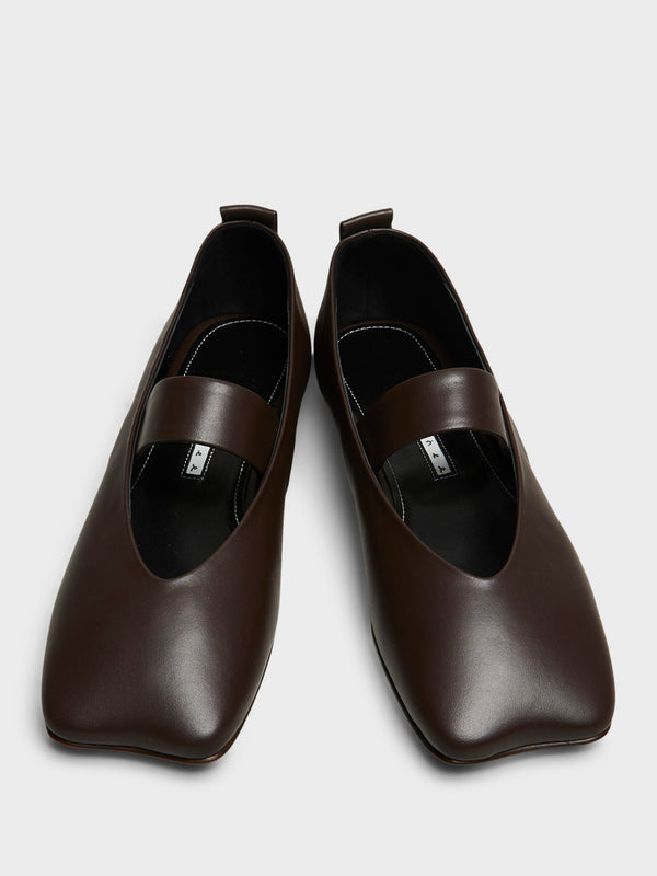 Stoy Oojoo Flats In Dark Brown