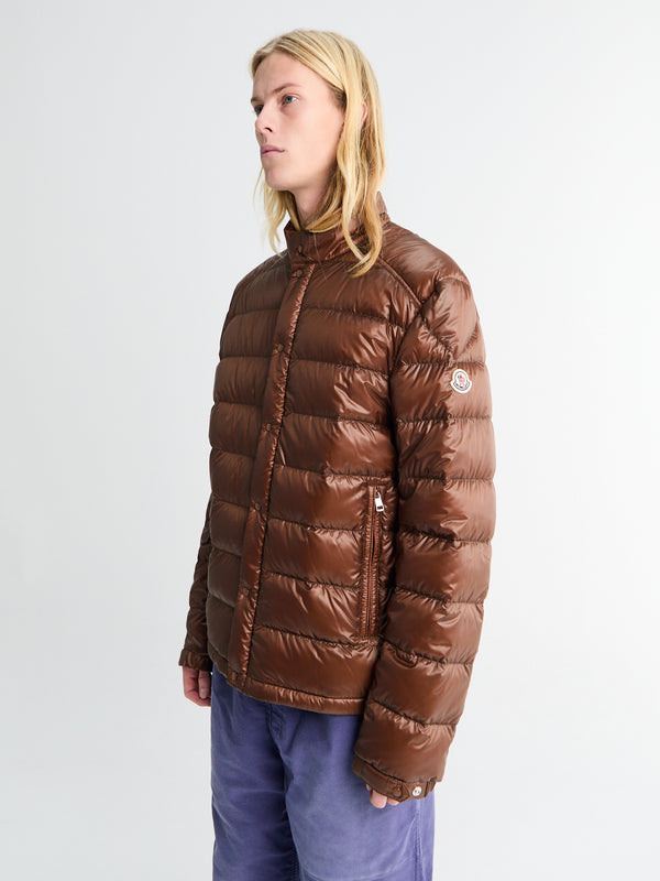 Stoy Selves Short Down Jacket In Brown