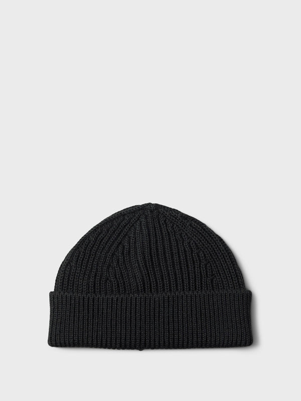 stoy Short Beanie in Black