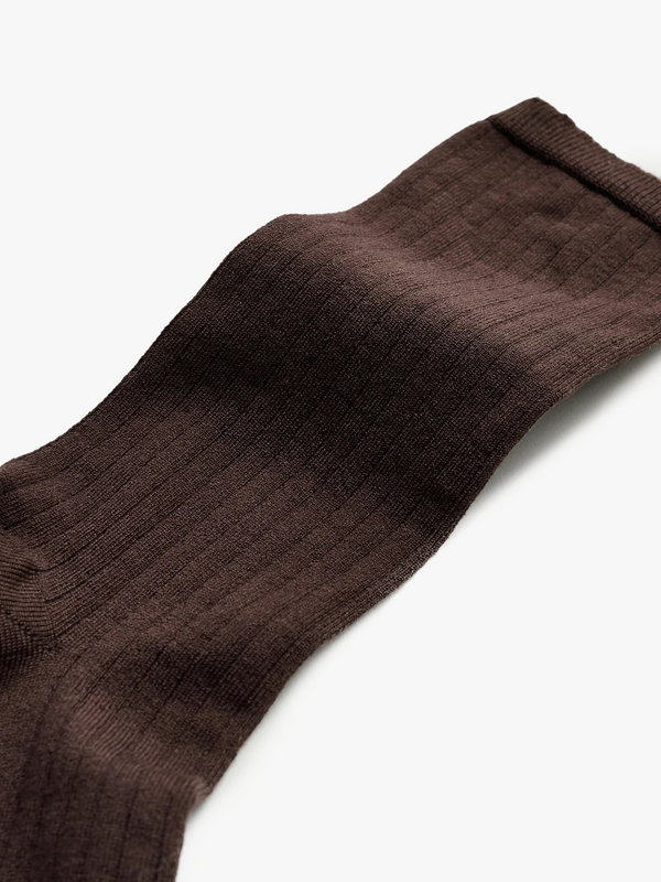 Stoy Silk Rib Socks In Walnut