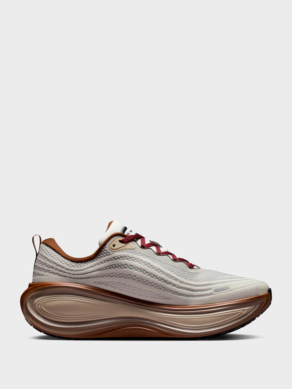 Stoy Vomero Plus QS Sneakers In Sail Pecan Caldera Brown And Black