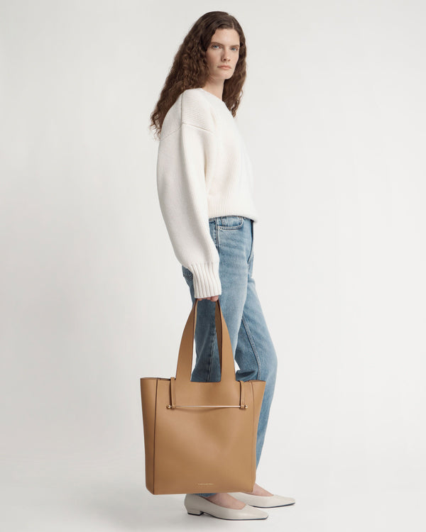 strawberry Melody Tote - Caramel