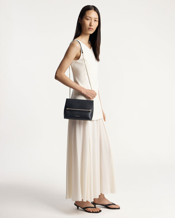 strawberry Stylist - Black