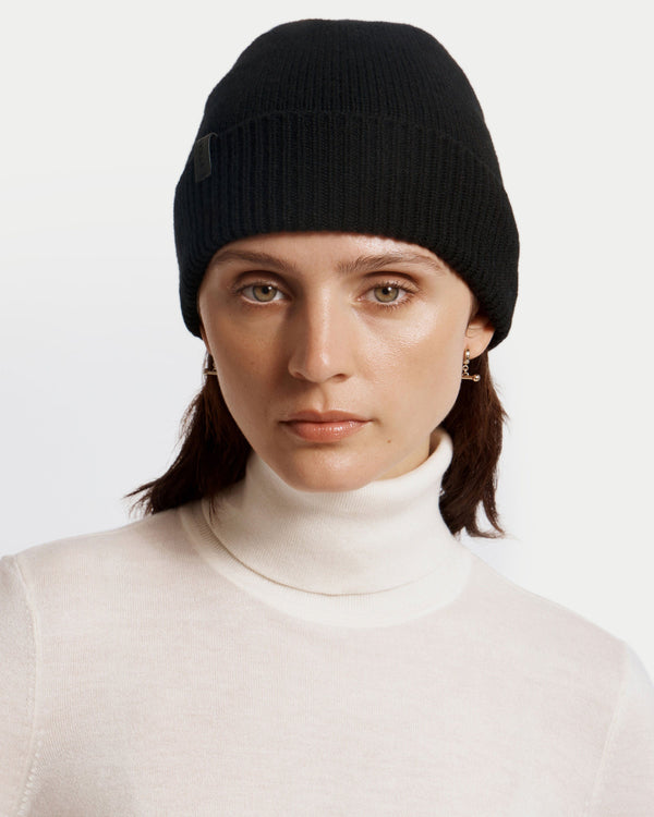 strawberry Westray Ribbed Cashmere Beanie - Black