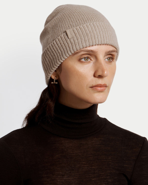 Strawberry Westray Ribbed Cashmere Beanie - Oat