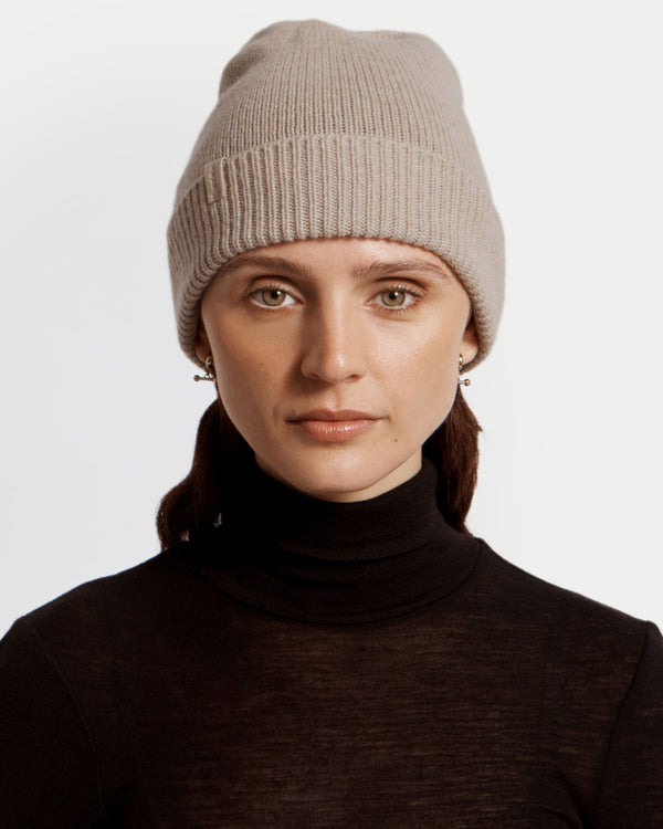 strawberry Westray Ribbed Cashmere Beanie - Oat