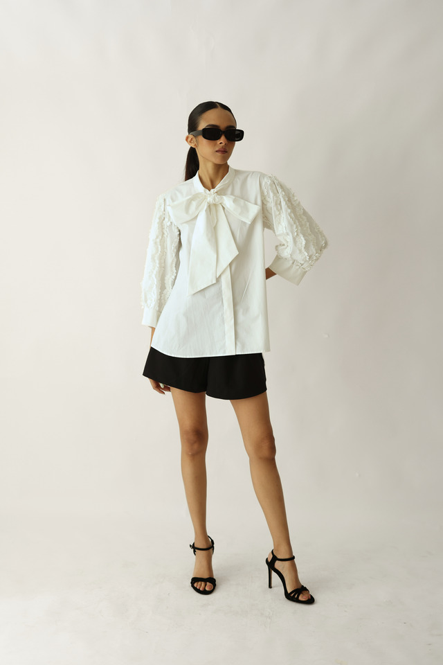 studio moda The Flutter Bow Shirt