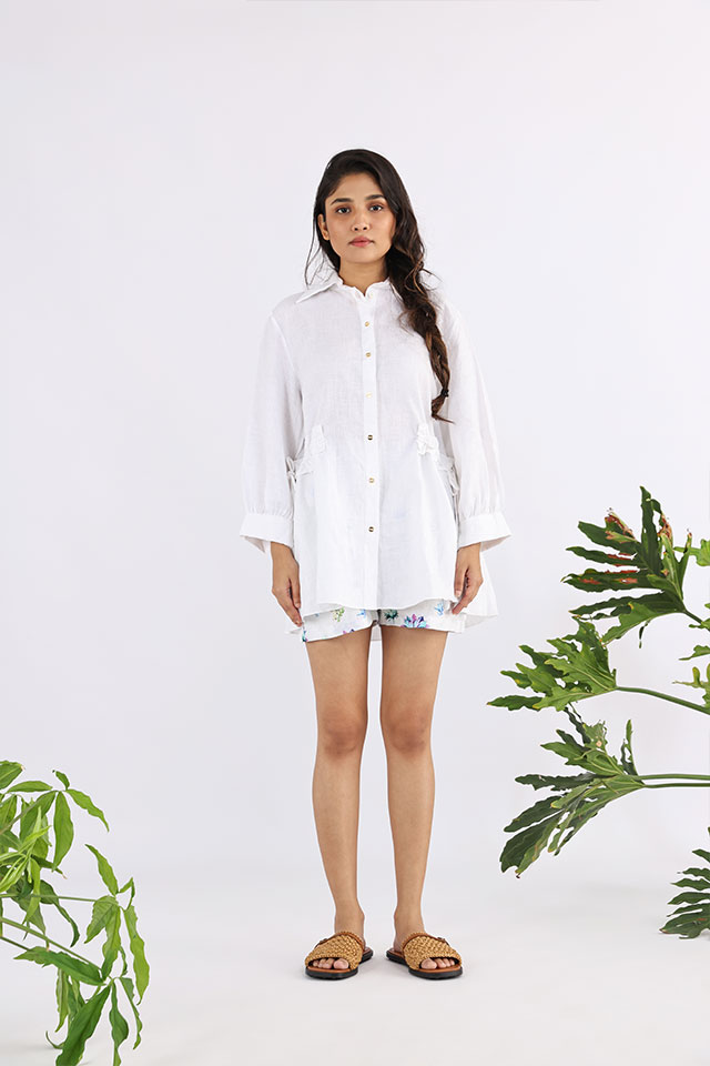 studio moda The Senecio Back Applique Shirt