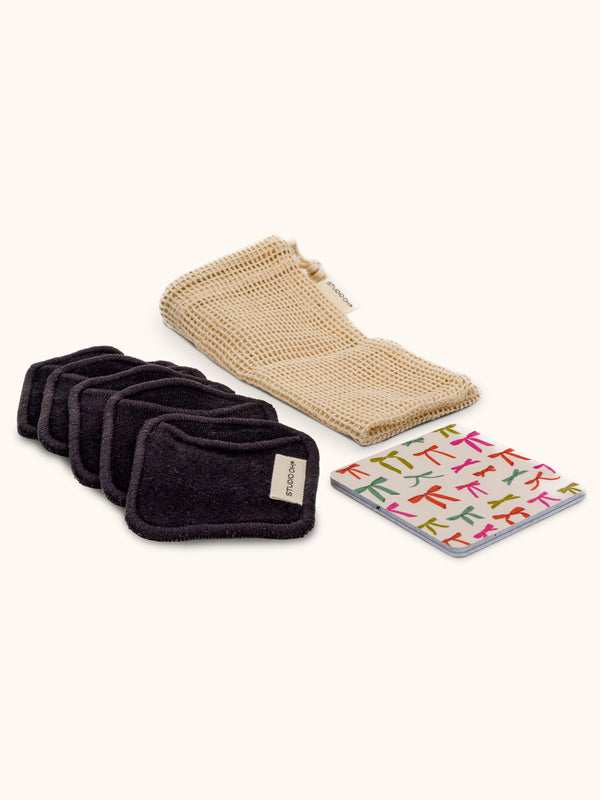 Studio Oh Put A Bow On It Reusable Nail Polish Remover Kit