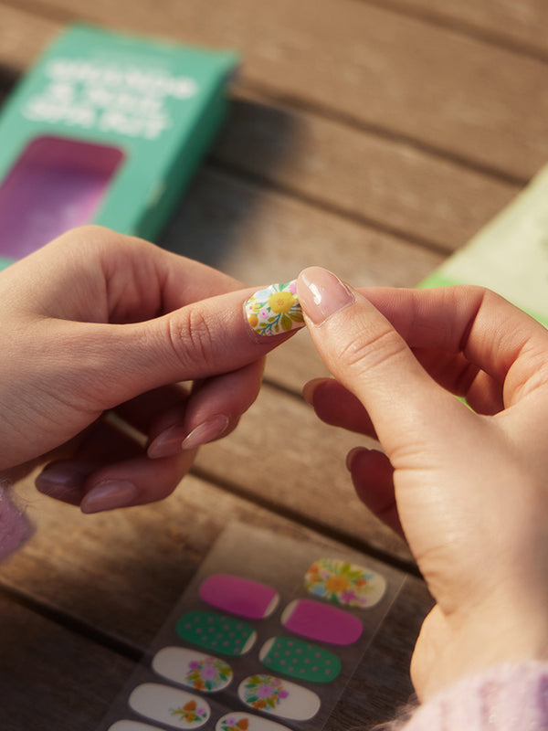 Studio Oh Floral Rush Hand & Nail Spa Kit