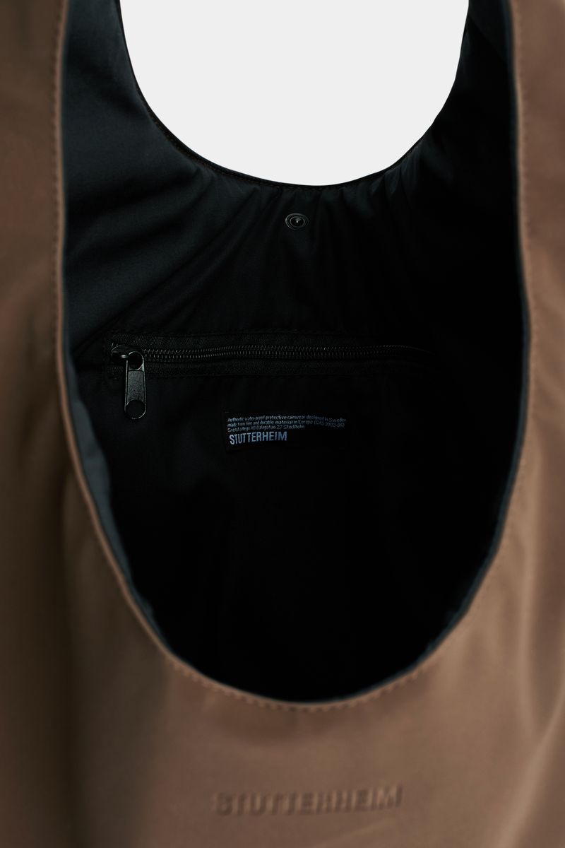 Stutterheim Svea Puffer Bag Matte Dark Brown