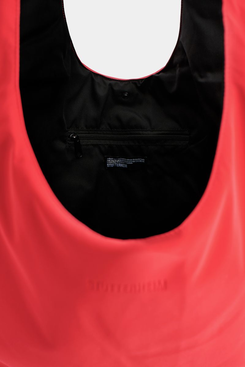 stutterheim Svea Puffer Bag Matte Washed Red