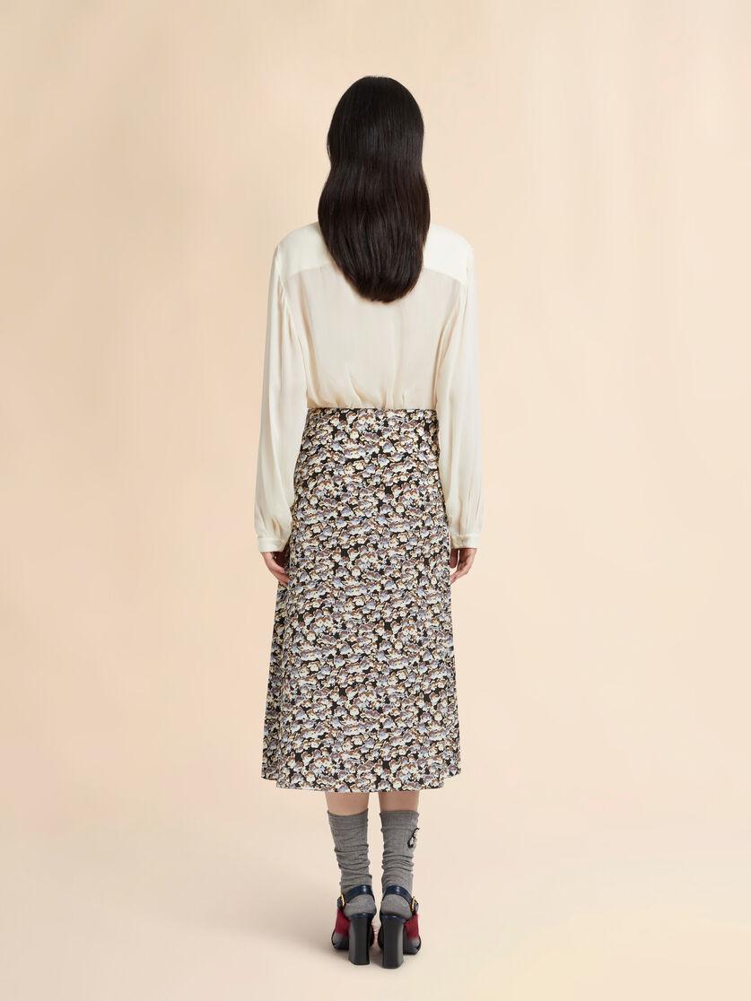 Stutterheim X Marni Black Crêpe De Chine Fluid Skirt With Anemones Print