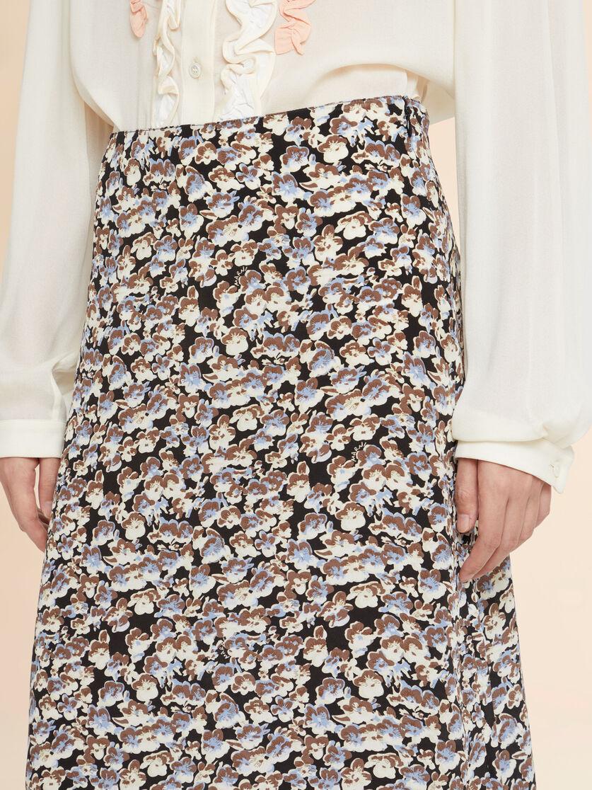 Stutterheim X Marni Black Crêpe De Chine Fluid Skirt With Anemones Print