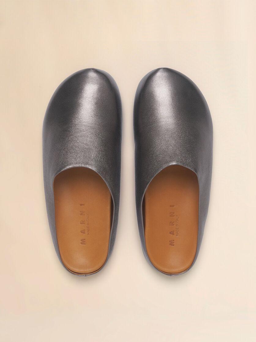 Stutterheim X Marni Dark Silver Leather Fussbett Sabot