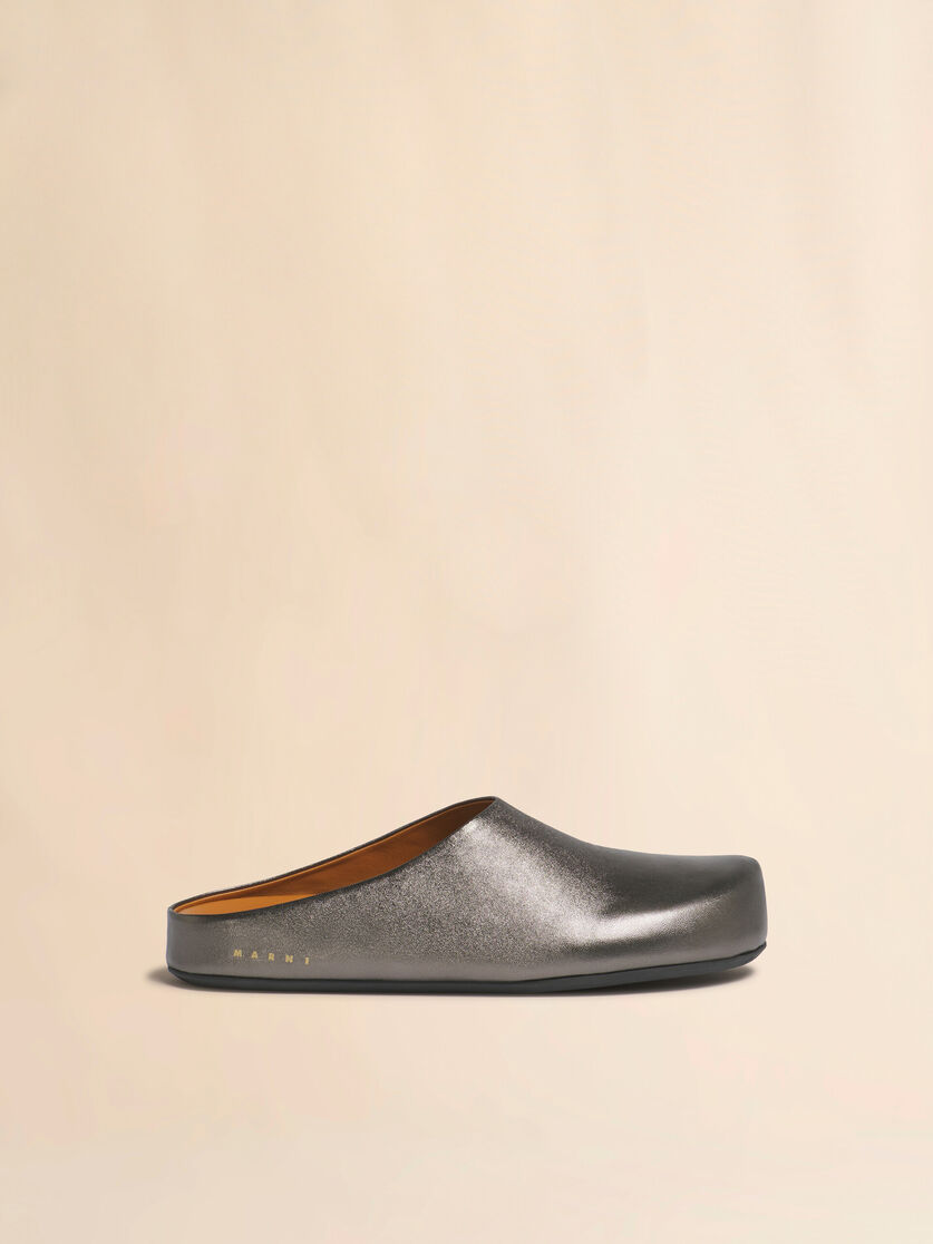 stutterheim x marni Dark silver leather Fussbett sabot
