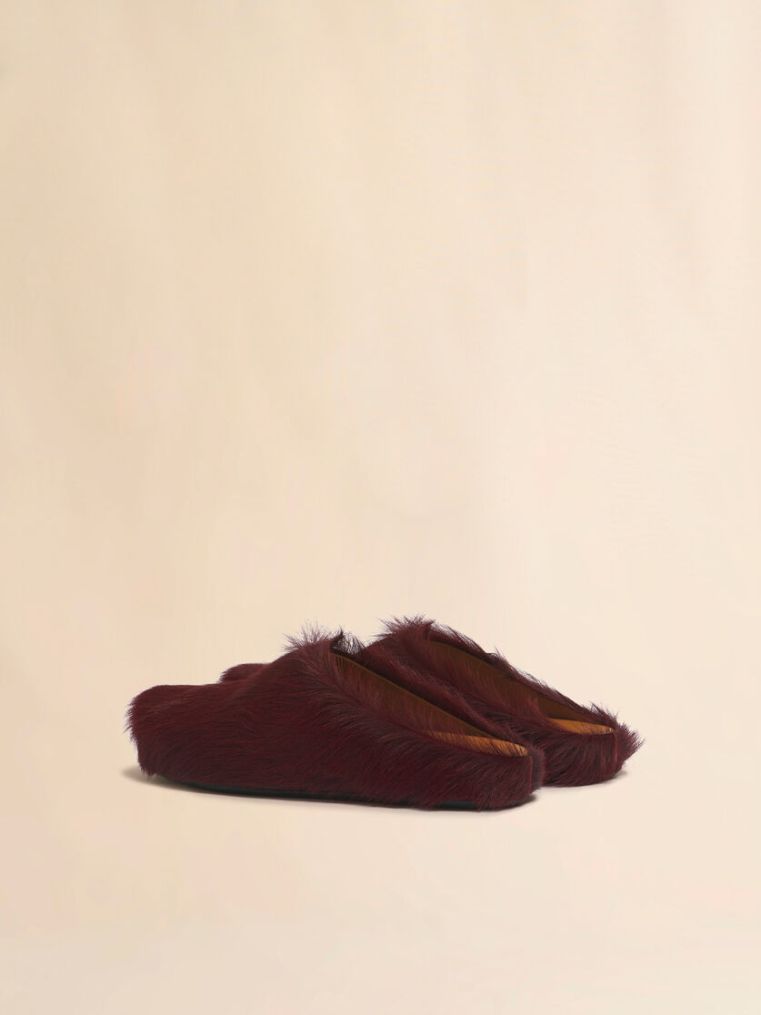 Stutterheim X Marni Red Long Haircalfskin Fussbett Sabot