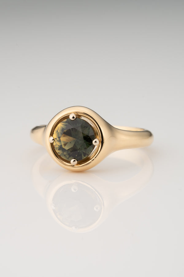 stvdio AUSTRALIAN SAPPHIRE SIGNET RING