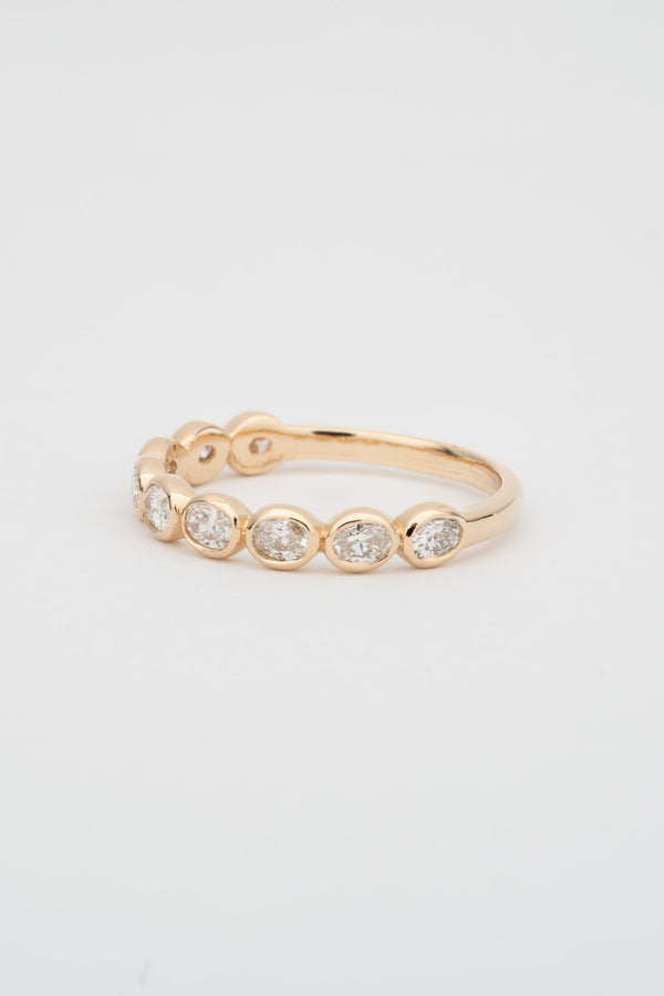 Stvdio EAST WEST BEZEL SET OVAL BAND
