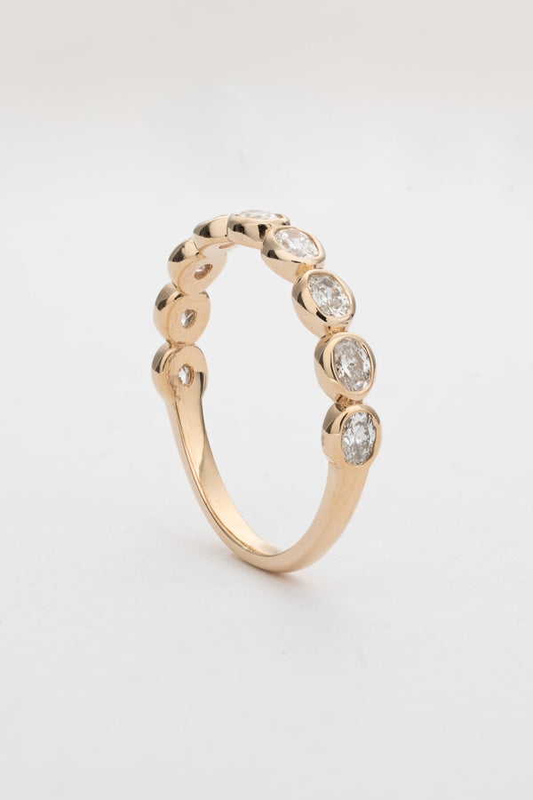 Stvdio EAST WEST BEZEL SET OVAL BAND