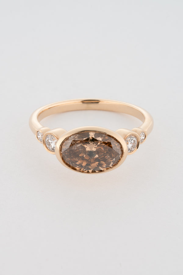 Stvdio PEACHY CHAMPAGNE OVAL DIAMOND RING