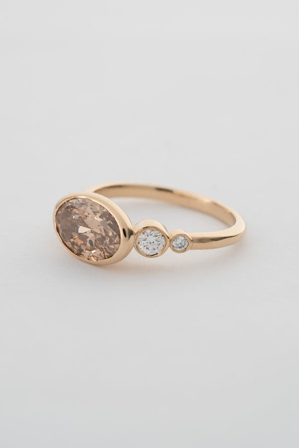 Stvdio PEACHY CHAMPAGNE OVAL DIAMOND RING