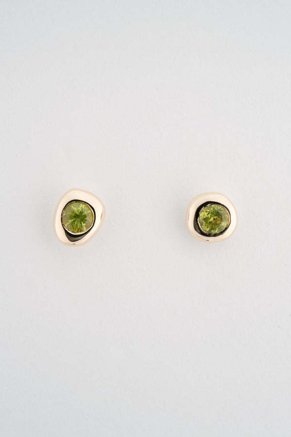 Stvdio PERIDOT PEBBLE STUDS