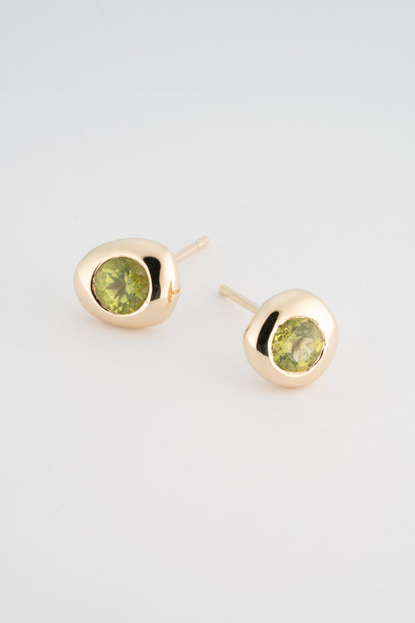 stvdio PERIDOT PEBBLE STUDS