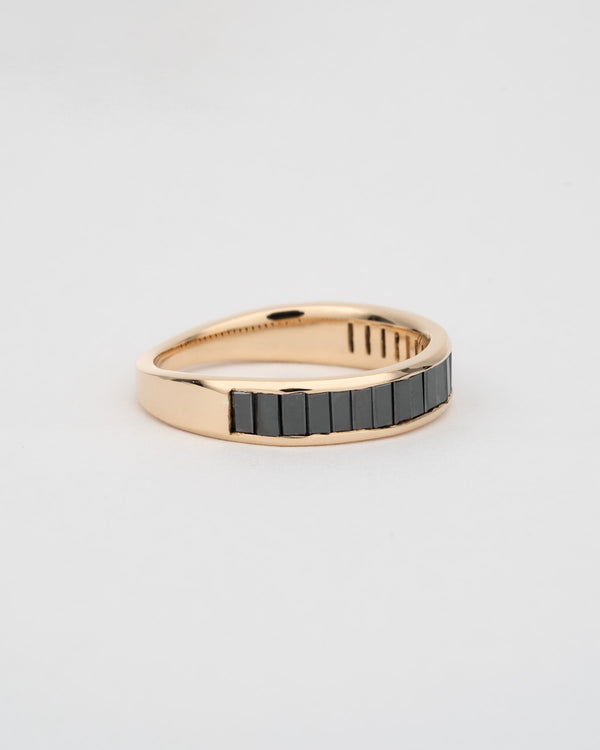 Stvdio TAPERED NORTH SOUTH BLACK DIAMOND BAGUETTE BAND
