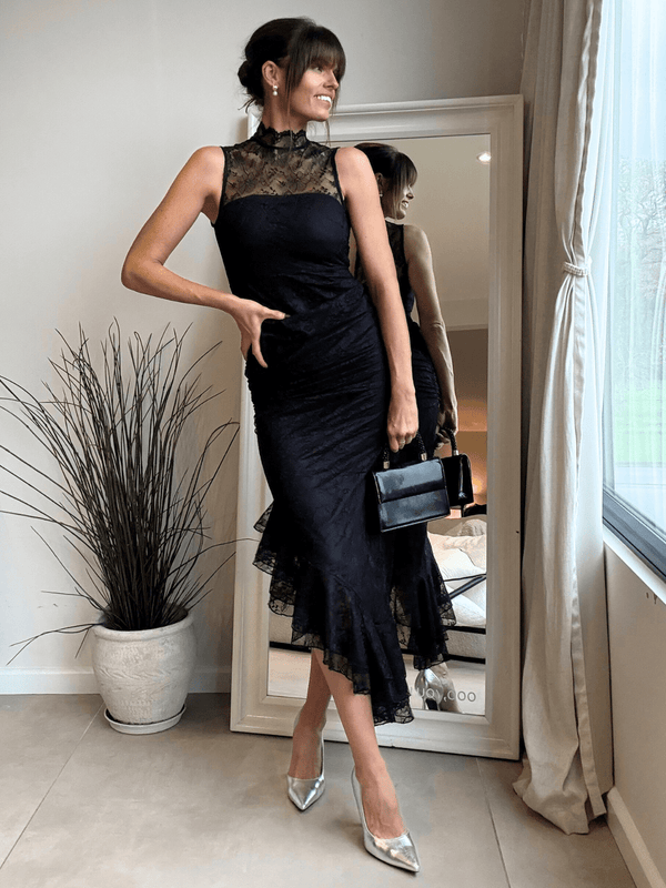 style cheat Auralia Lace Maxi dress in Black