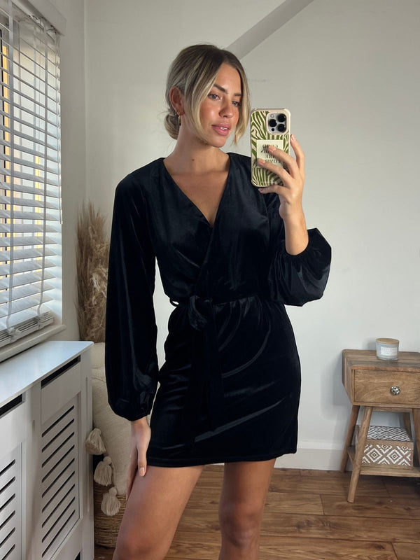 style cheat Brianna Balloon Sleeve Velvet Dress