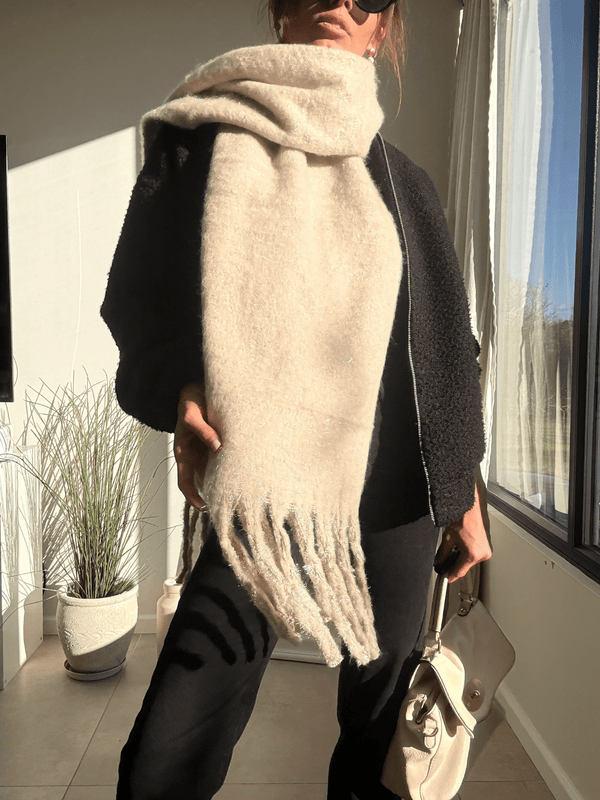 style cheat Jolie Chunky knitted scarf in Cream