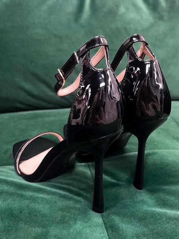 Style Cheat Lilla Barely There Patent Heel