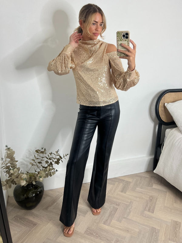 Style Cheat Sabrina Long Sleeved Drape Top