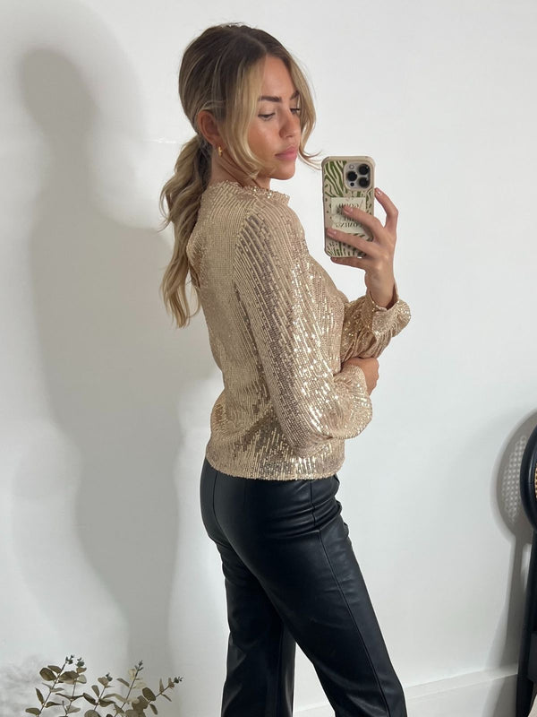 Style Cheat Sabrina Long Sleeved Drape Top