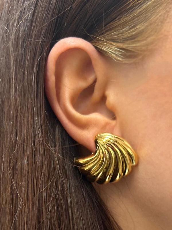 style cheat Sea Shell Earrings in Gold