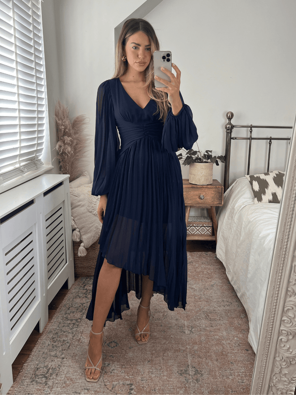 Style Cheat Toni Long Sleeved Pleated Maxi Dress