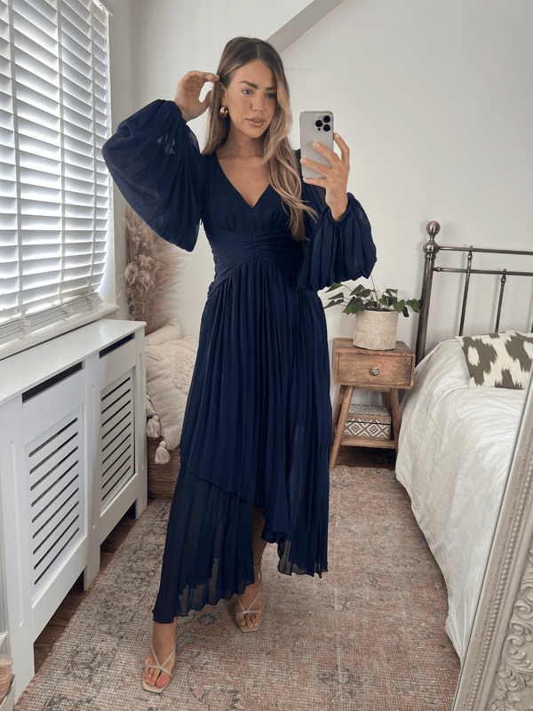 style cheat Toni Long Sleeved Pleated Maxi Dress